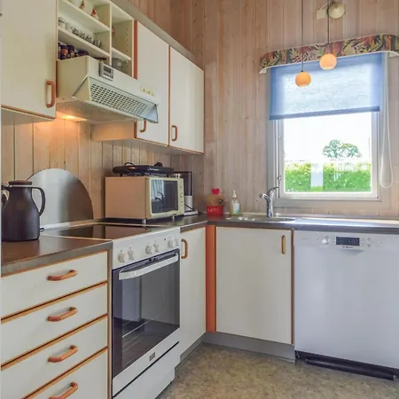 Three-bedroom In Holiday home