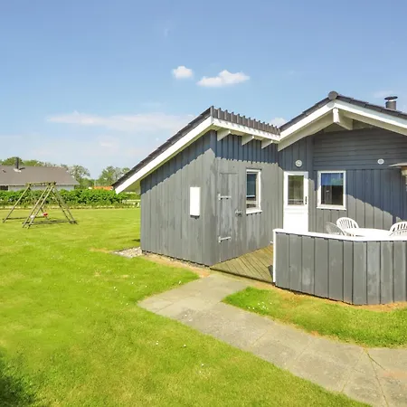 Three-bedroom In 펜션 Sjolund